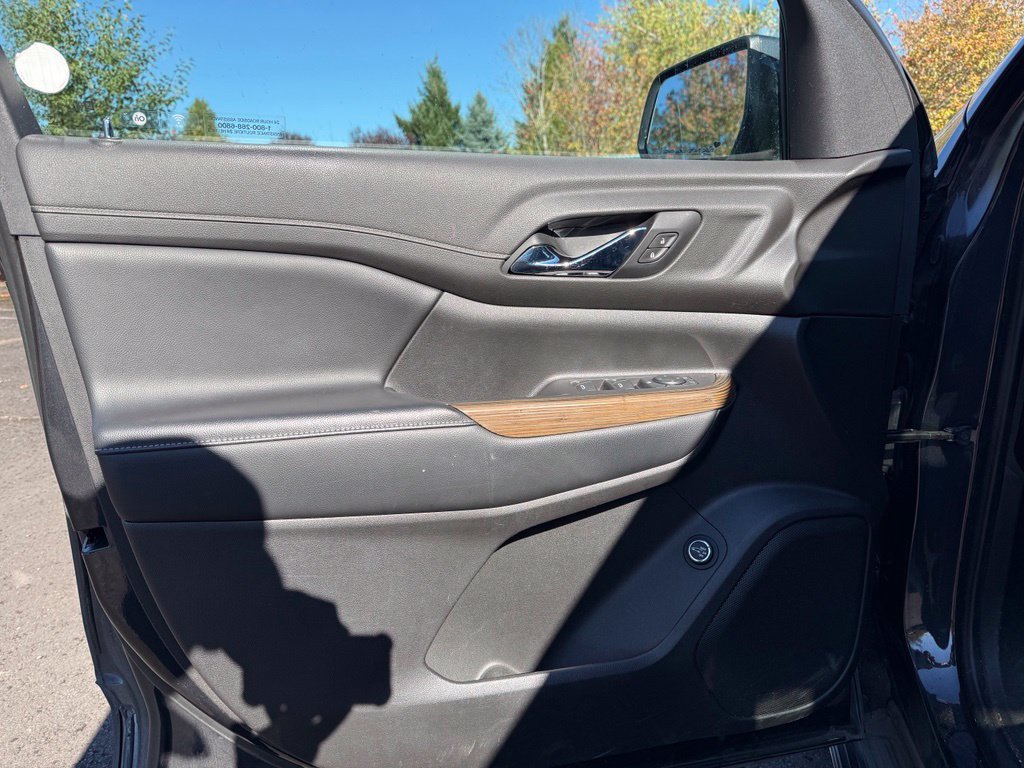 Used 2020 Carbon Black Metallic GMC SLE image 17