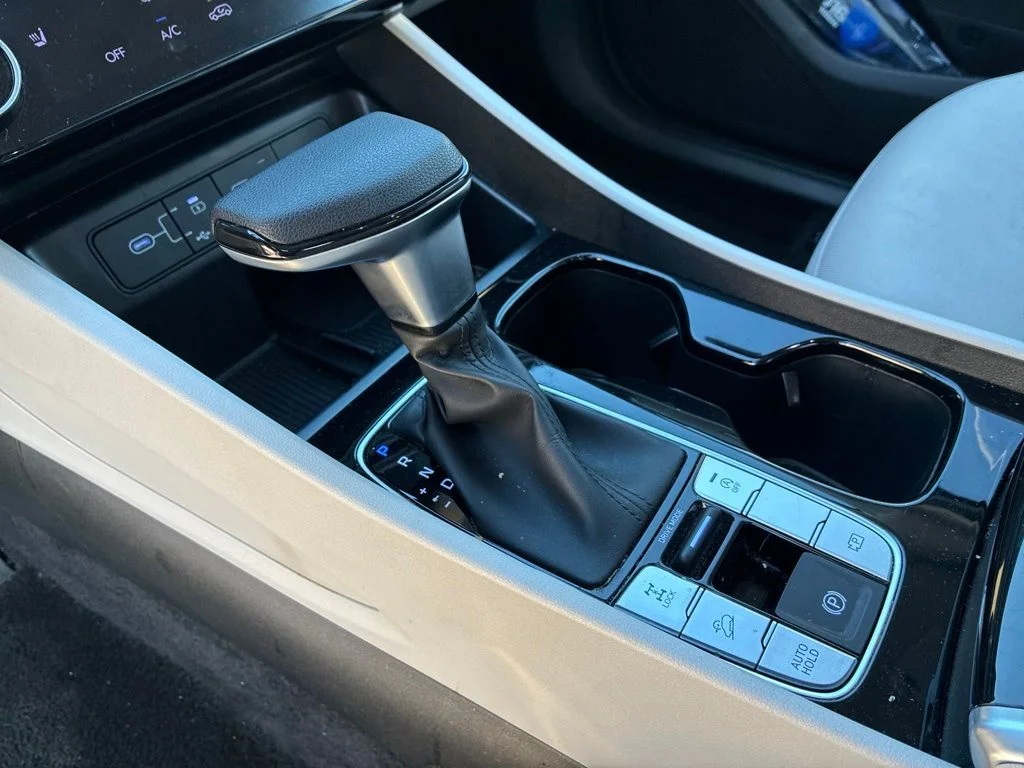 Used 2025 White Hyundai SEL image 14