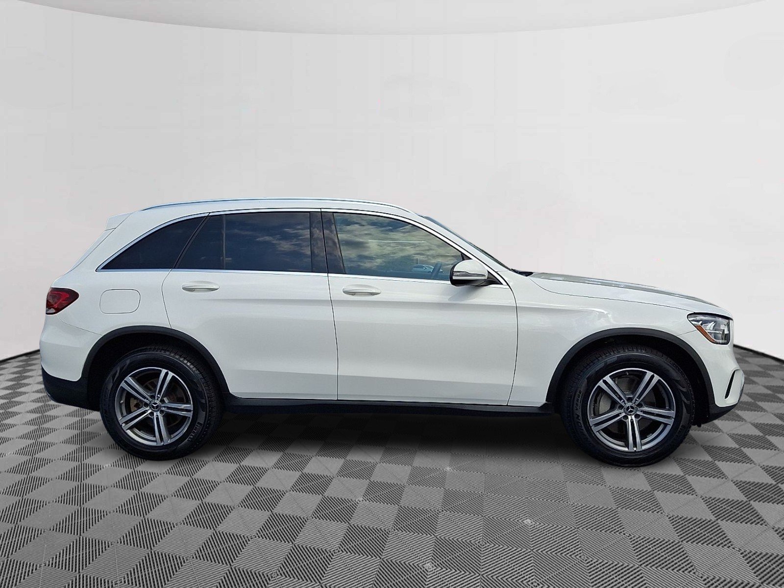 Used 2020 Polar White - 149 Mercedes-Benz 4MATIC® image 7