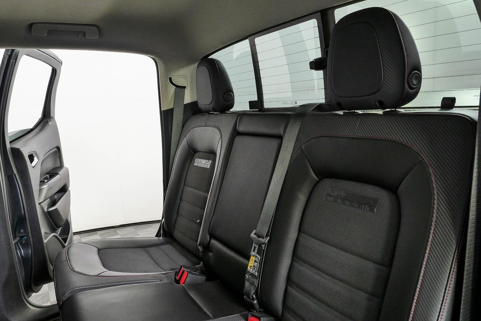 Used 2016 CYBER GRAY METALLIC GMC 4WD SLE image 18