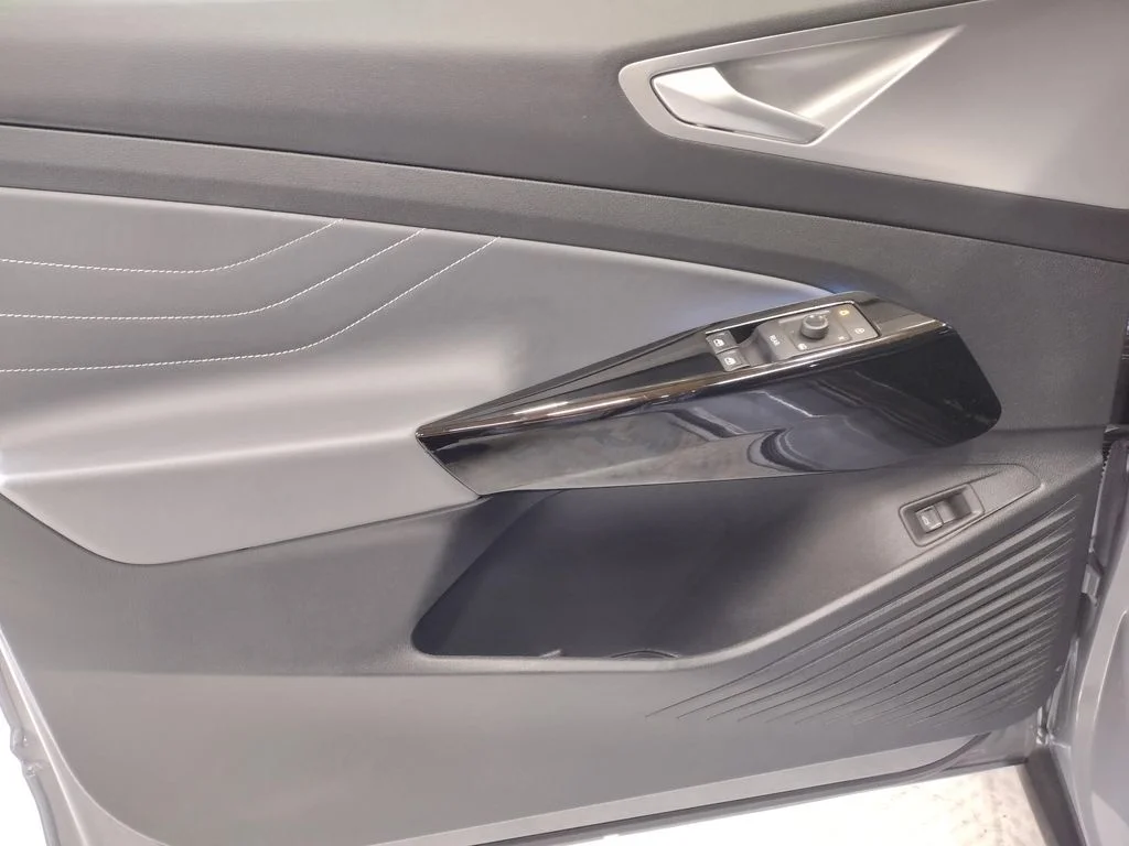 Used 2023 Gray Volkswagen Pro S image 16
