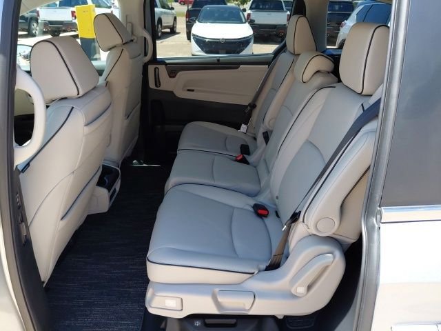 New 2026 Solar Silver Metallic Honda Touring image 27