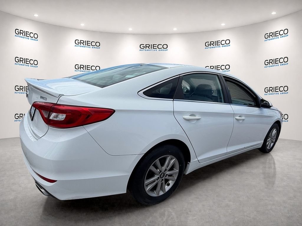 Used 2015 White Hyundai SE image 7