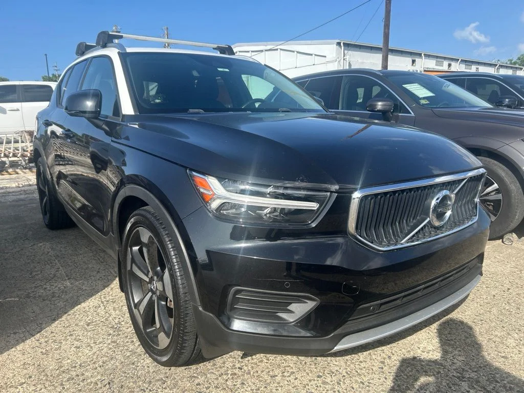Used 2019  Volvo Momentum image 1