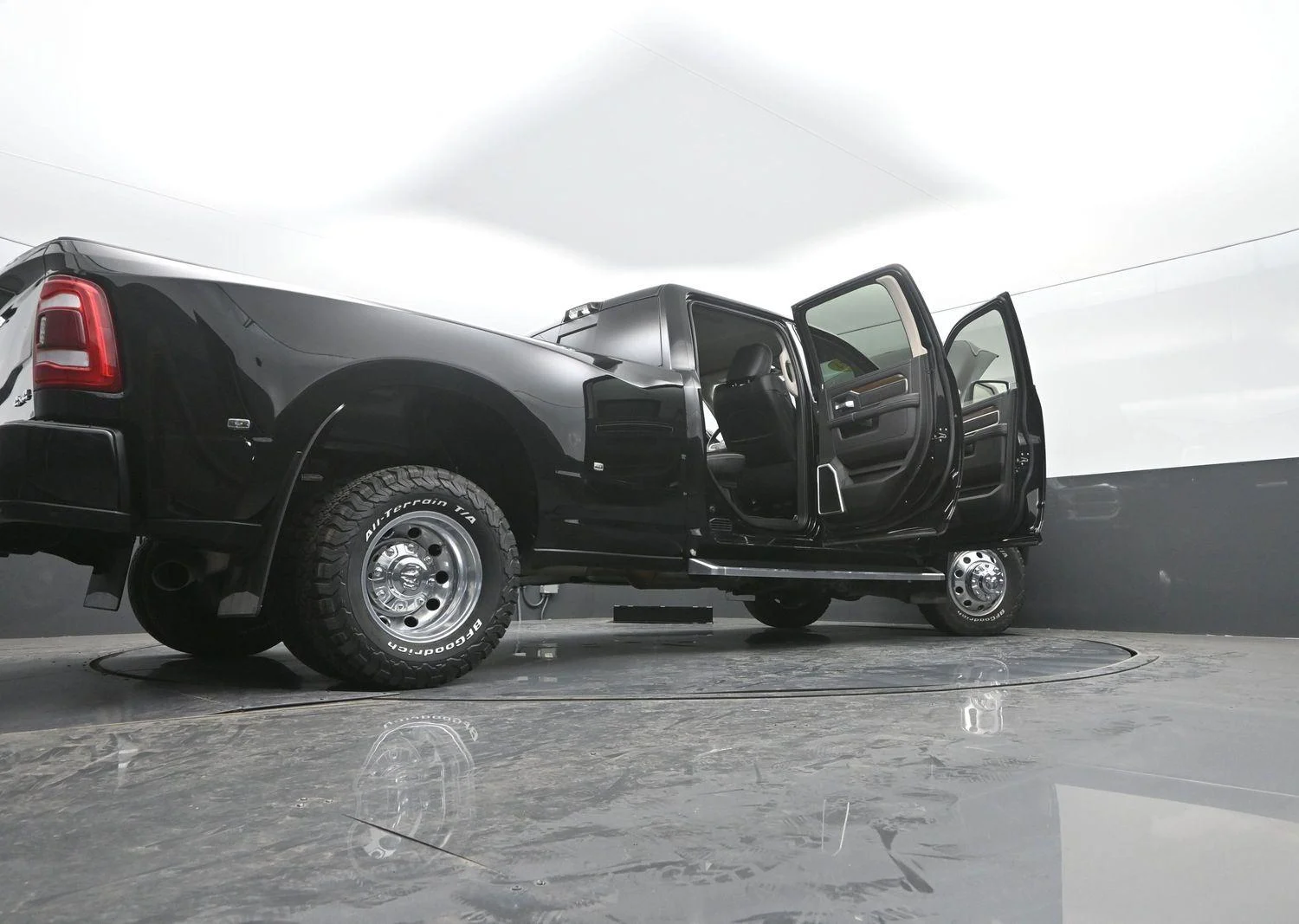 Used 2024 Diamond Black Crystal Pearlcoat Ram Laramie image 54