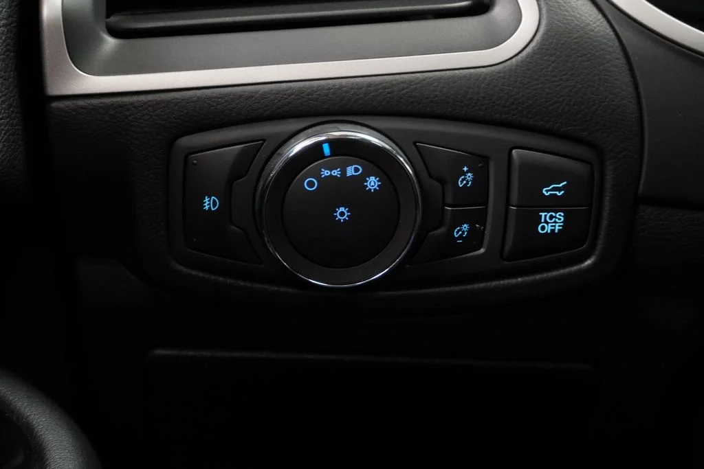 Used 2019 Silver Ford SEL image 41