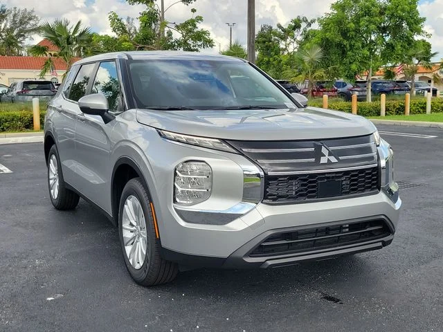 Used 2026 Silver Mitsubishi ES image 3