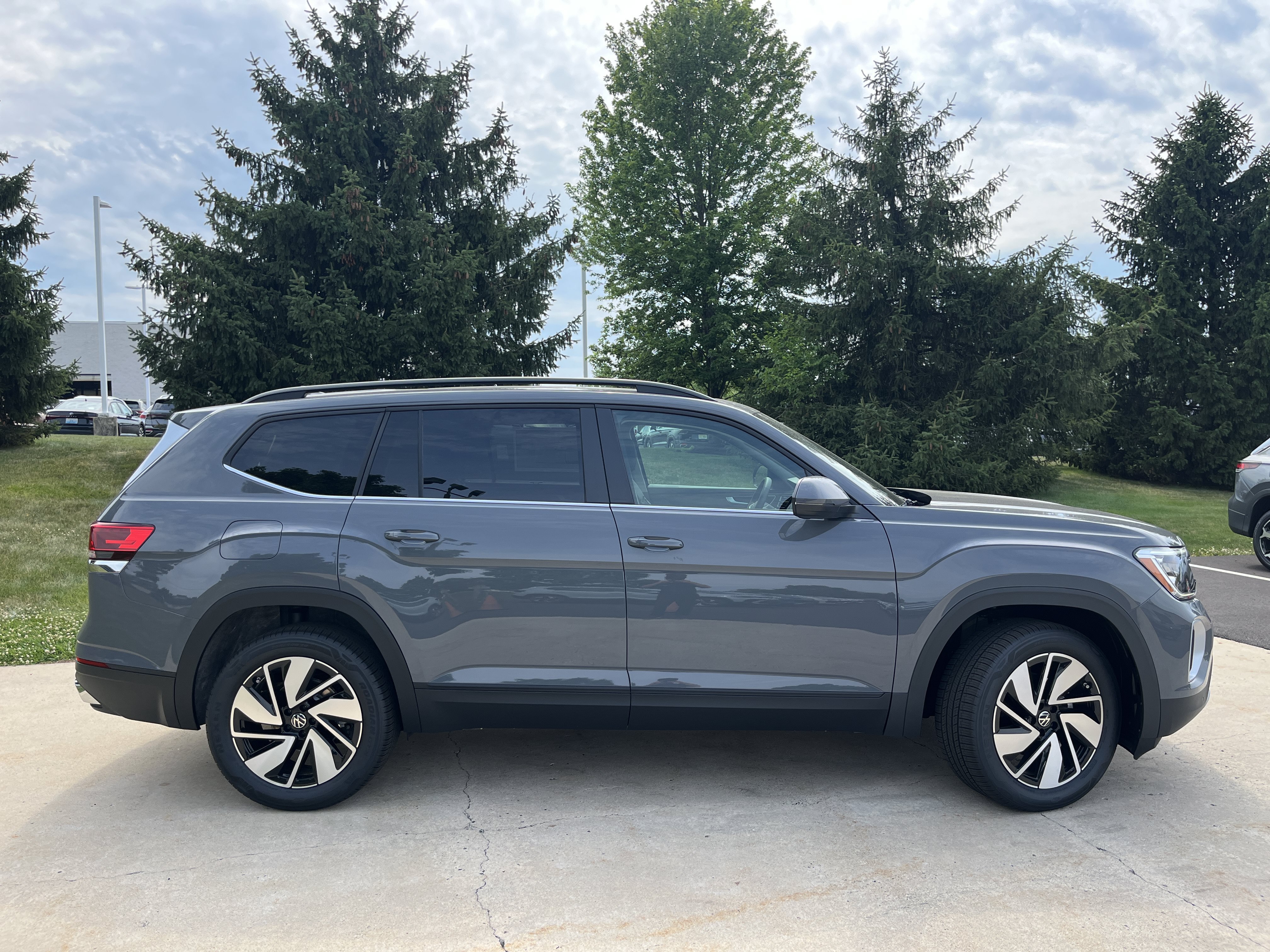 New 2026 Pure Gray Volkswagen 2.0T SE w/Technology image 15
