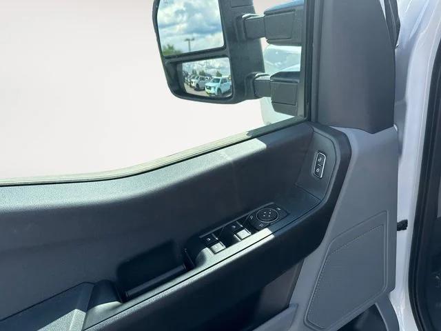 2025 Ford F-350 Super Duty Chassis Cab XL - Photo 10