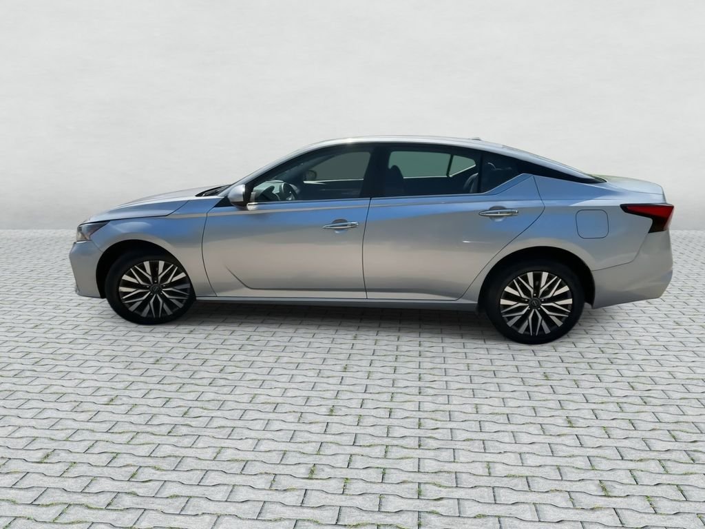 Used 2023 Silver Nissan 2.5 SV image 5