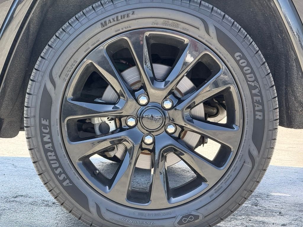 Used 2019 Diamond Black Crystal Pearlcoat Jeep Altitude image 3