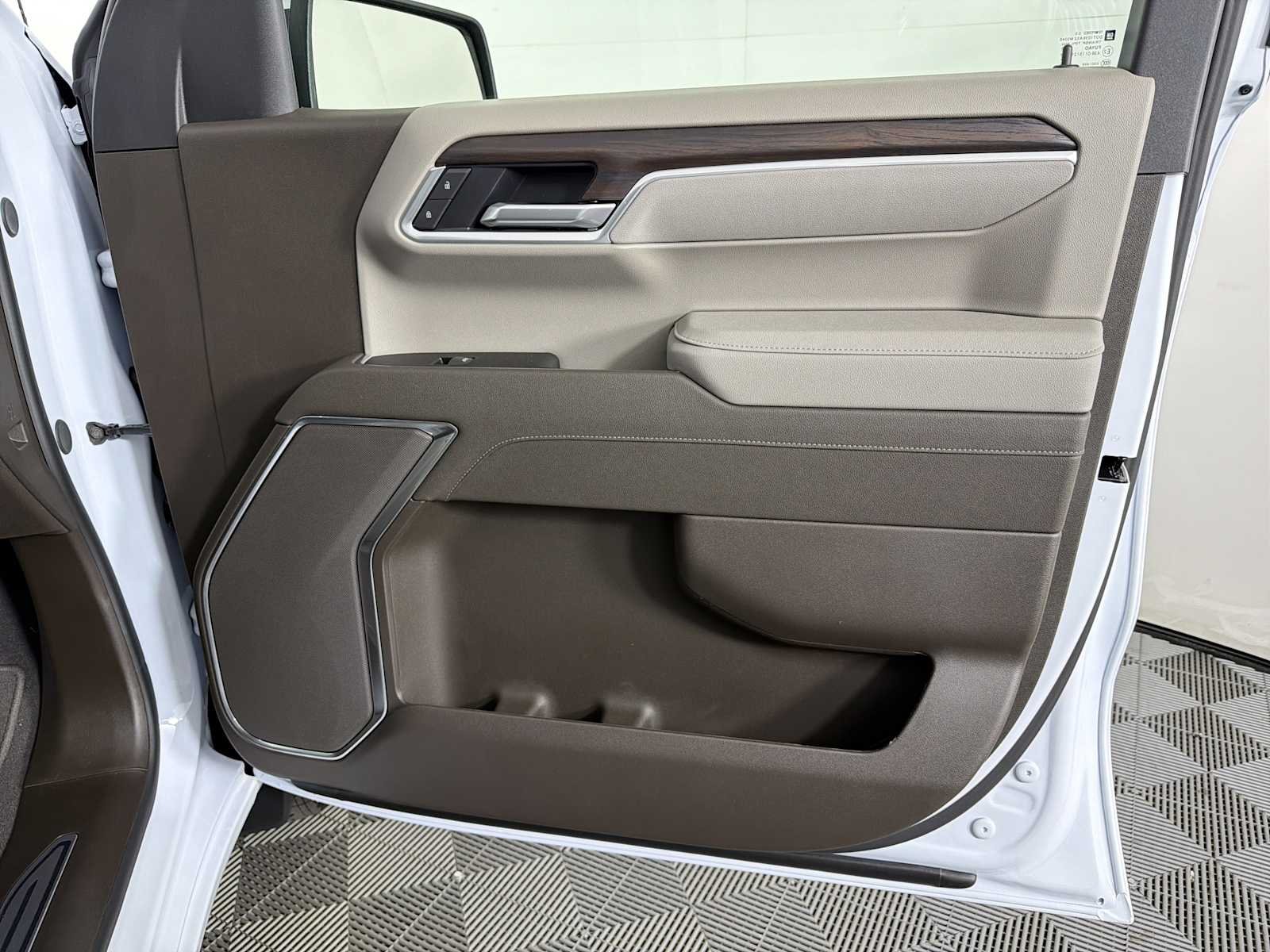 New 2026 Glacier White Tricoat GMC SLT image 12