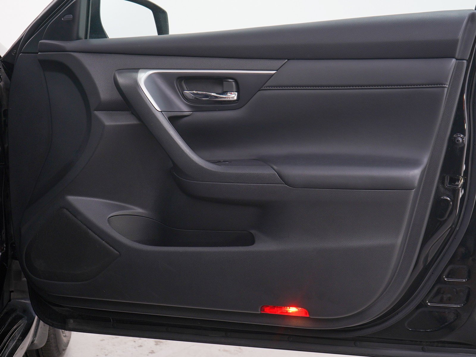 Used 2018 Super Black Clearcoat Nissan 2.5 SL Sedan image 9