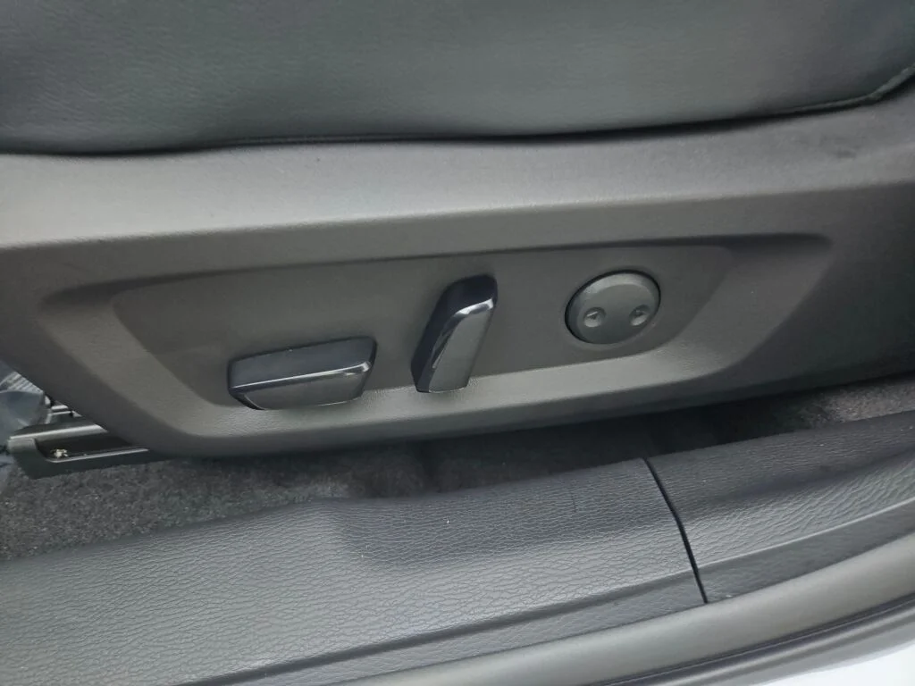 2026 Mitsubishi Outlander SEL - Photo 18