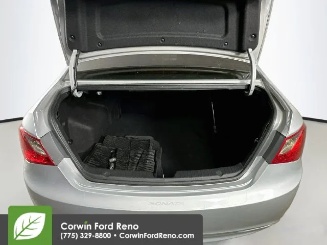 Used 2013 Radiant Silver Metallic Hyundai GLS image 27