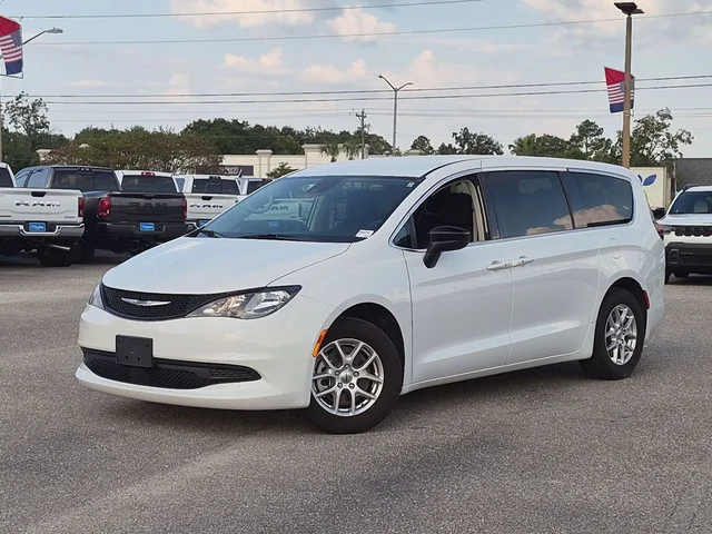 2024 Chrysler Voyager LX