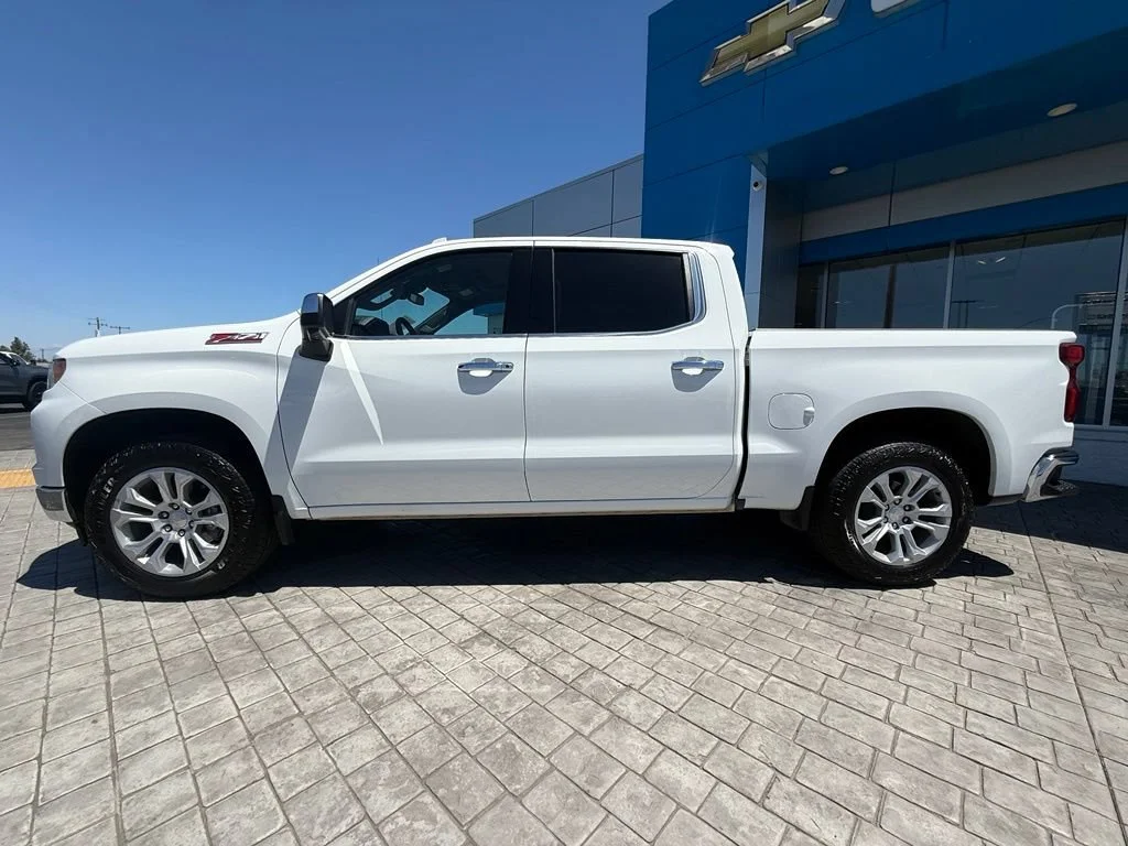 Used 2022 Summit White Chevrolet LTZ image 7
