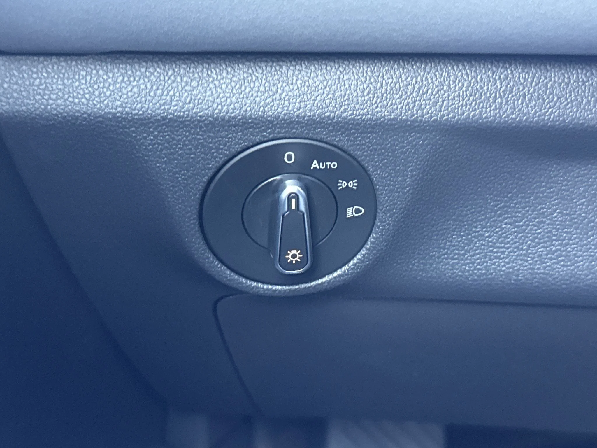New 2026 Platinum Gray Metallic Volkswagen SE image 23
