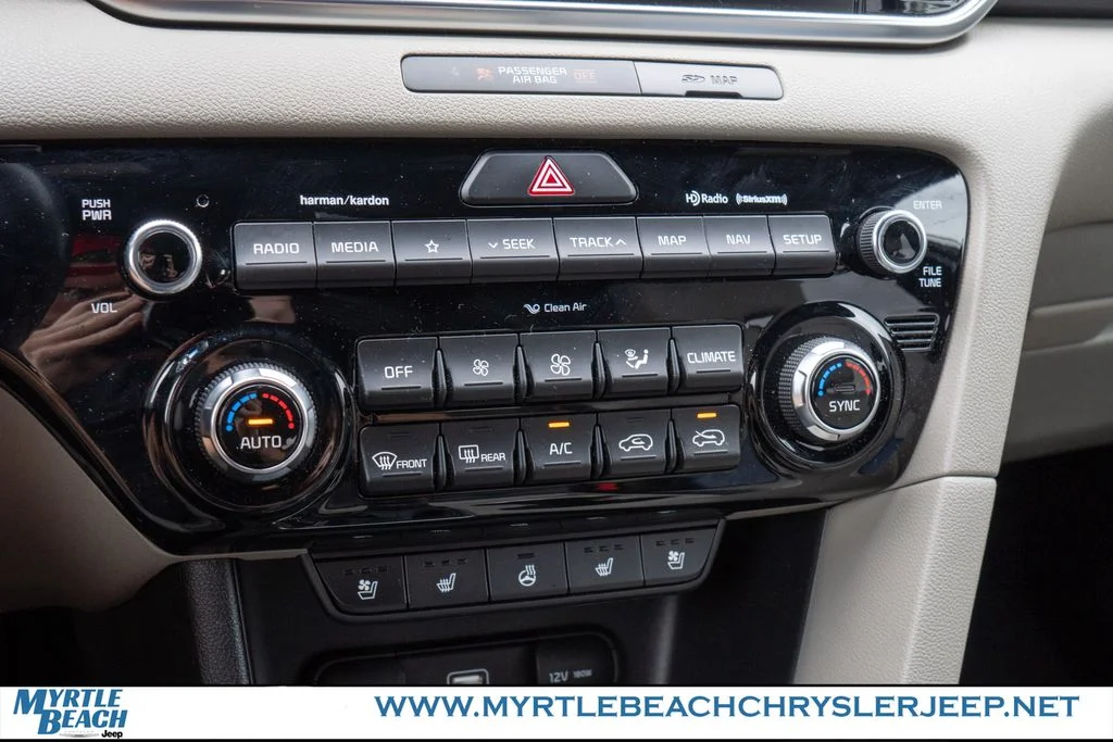 Used 2022 Sparkling Silver Kia SX image 23