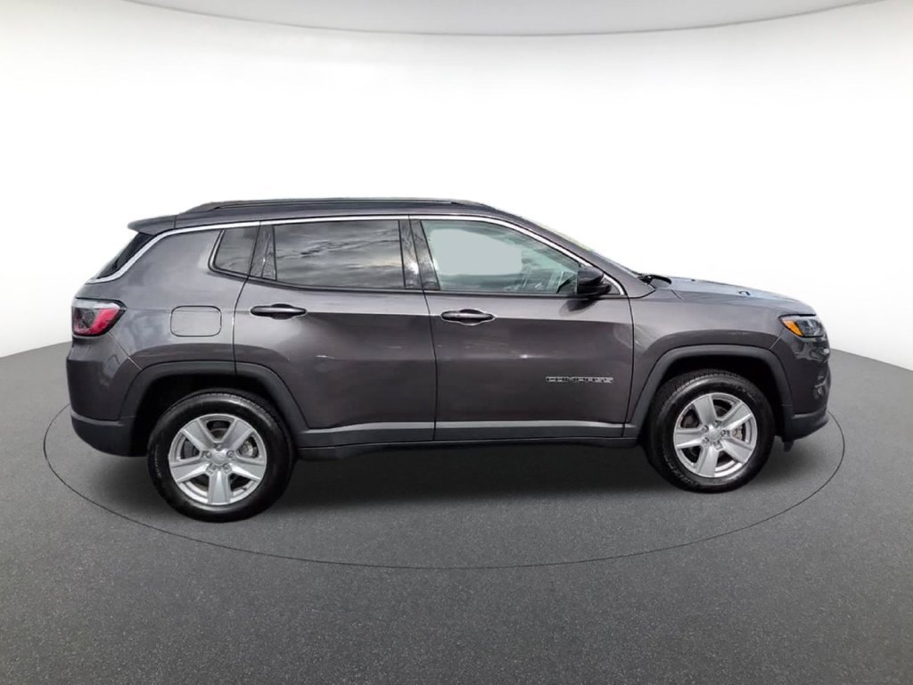 Certified Used 2022 Gray Jeep Latitude image 5
