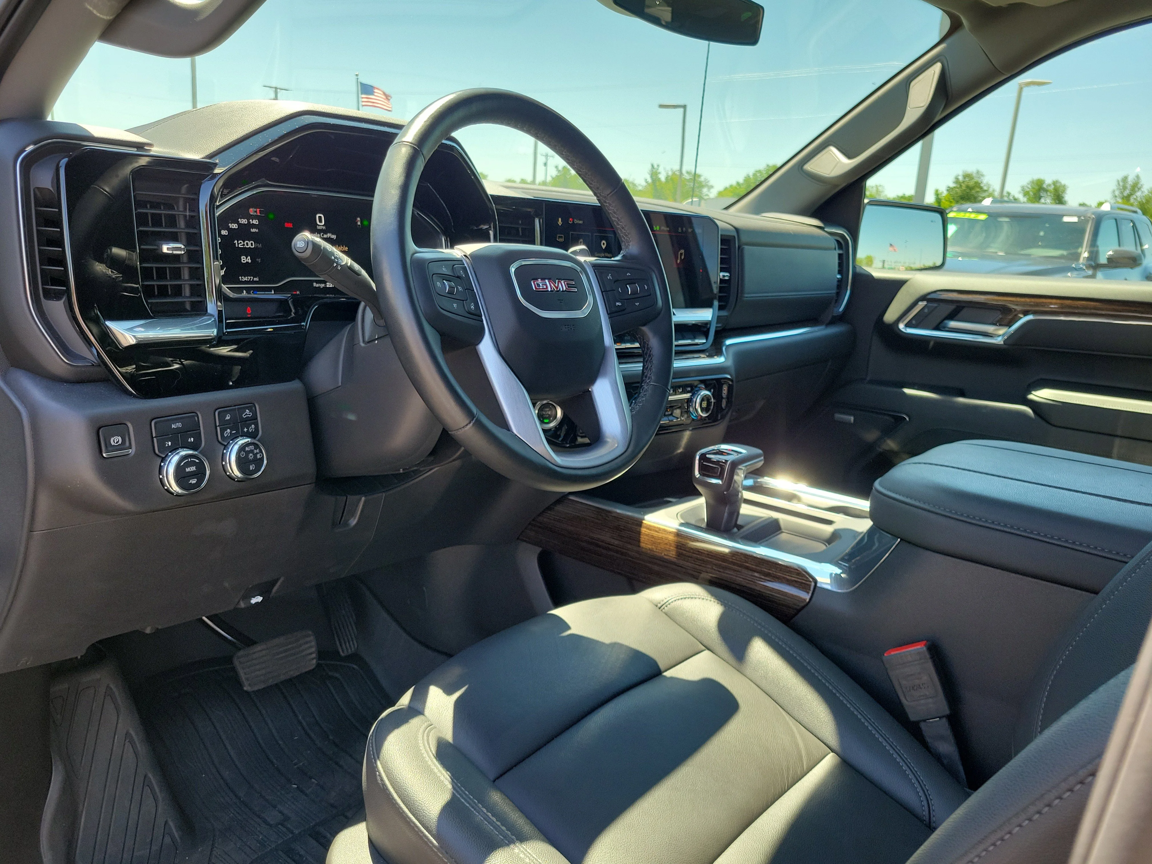 Used 2025 Summit White GMC Elevation image 17