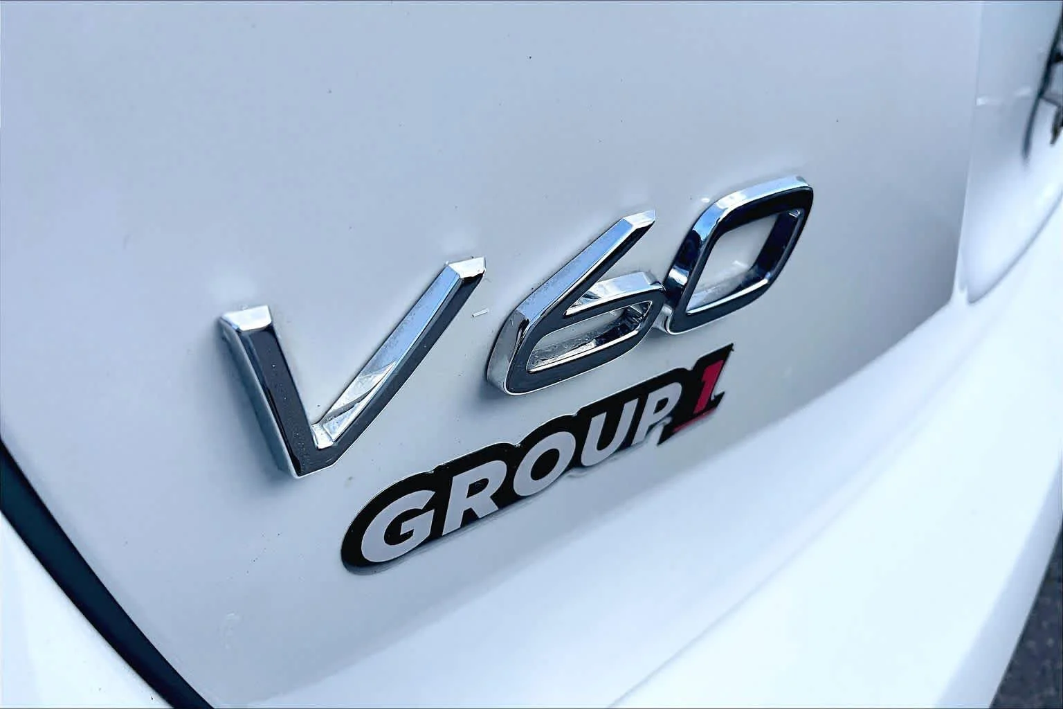 Used 2018 Crystal White Pearl Metallic Volvo  image 10