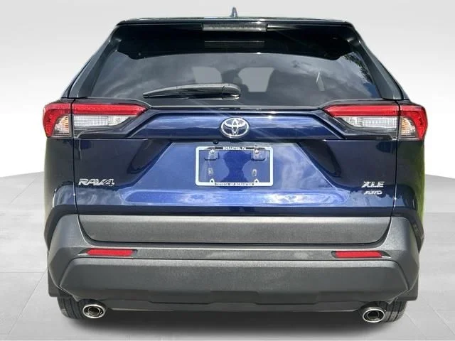 Used 2020  Toyota XLE image 4