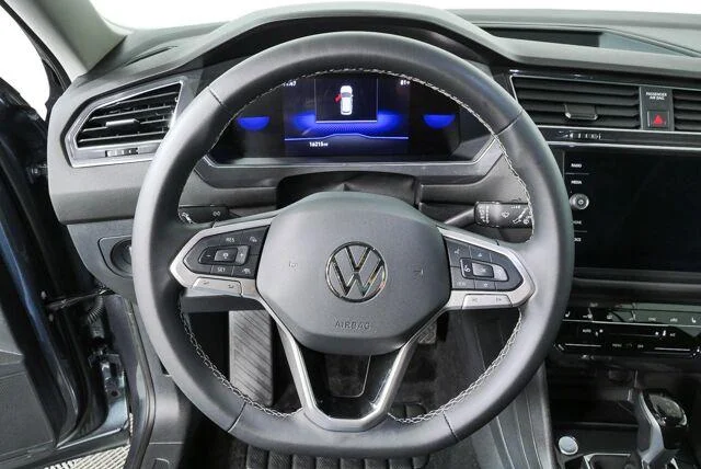 Certified Used 2024 Platinum Gray Metallic Volkswagen SE image 8