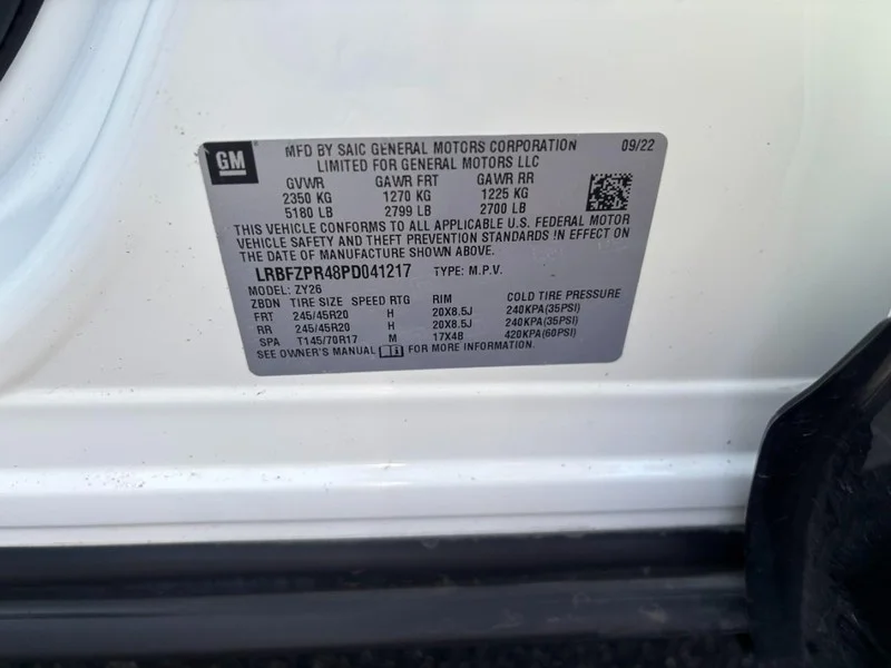 Used 2023 Summit White Buick Essence image 18