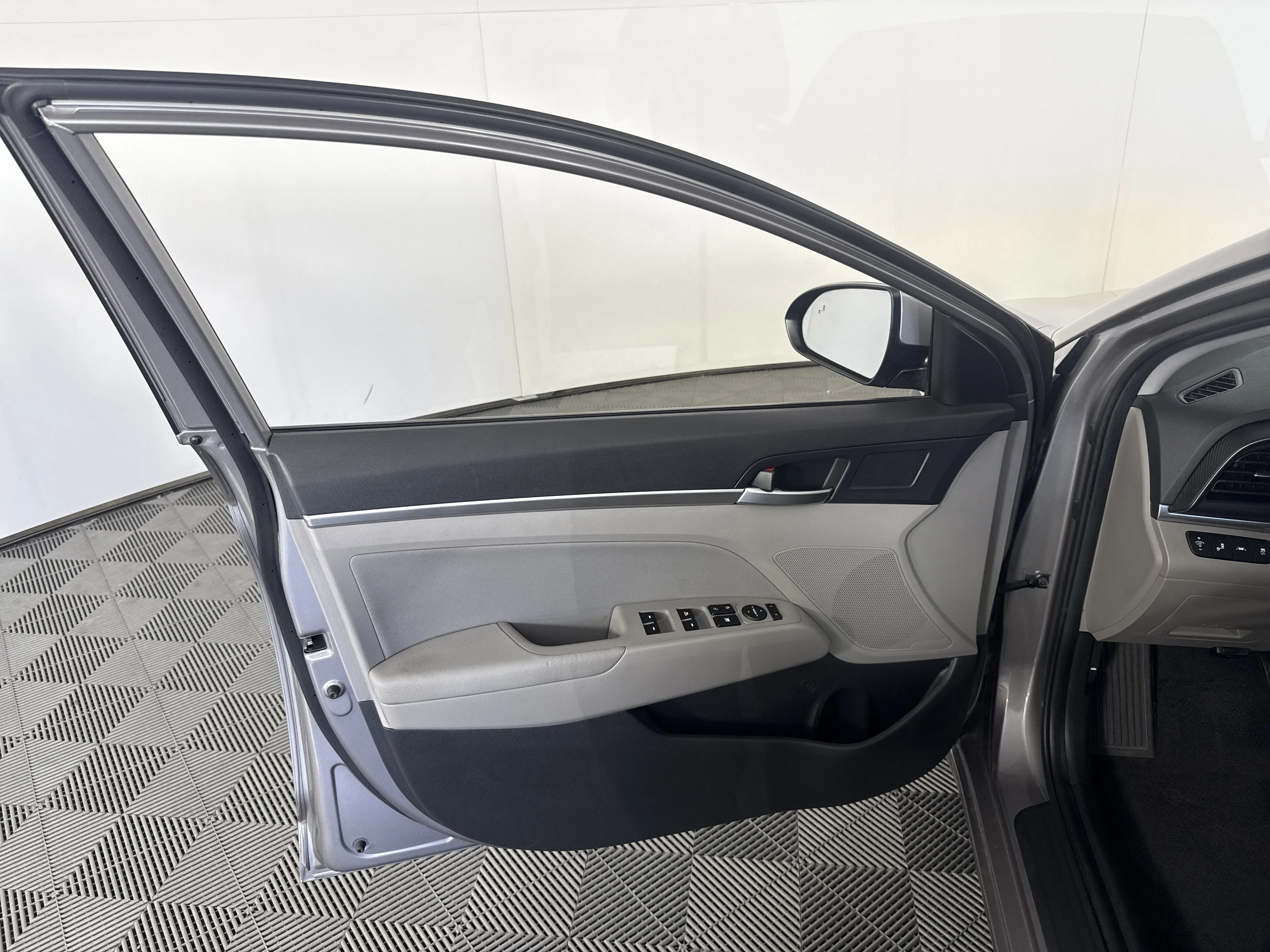 Used 2020 Fluid Metal Hyundai Value Edition image 13