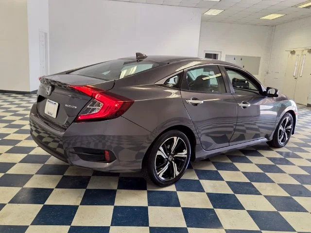 Used 2017  Honda Touring image 8