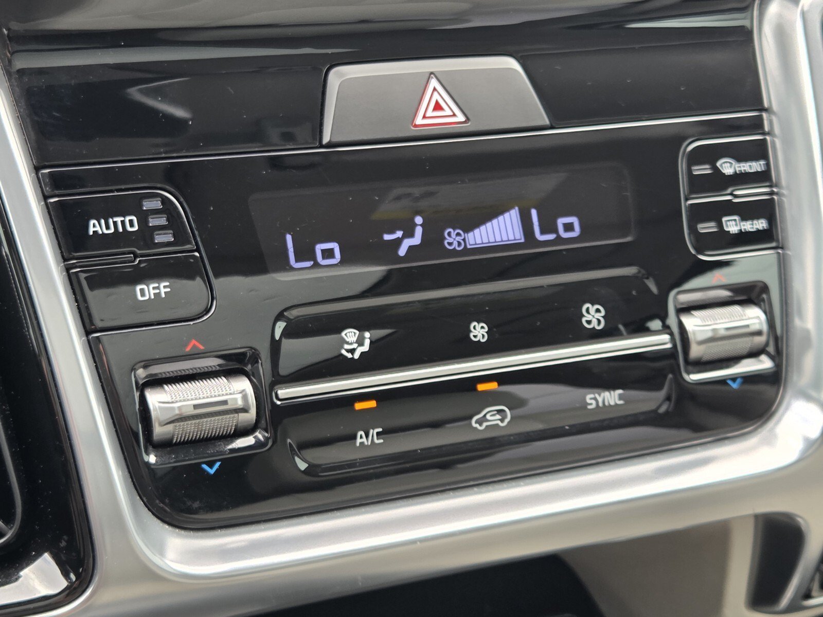 Used 2023 Glacial White Pearl Kia SX image 19