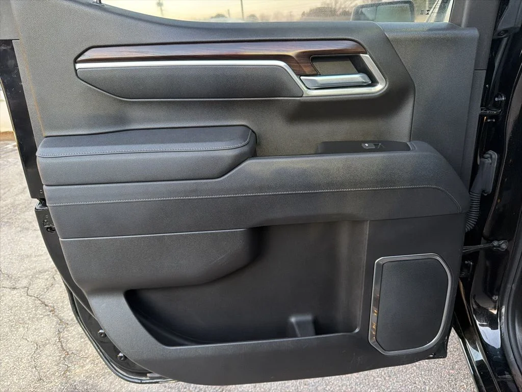 Used 2025 Black GMC SLT image 24