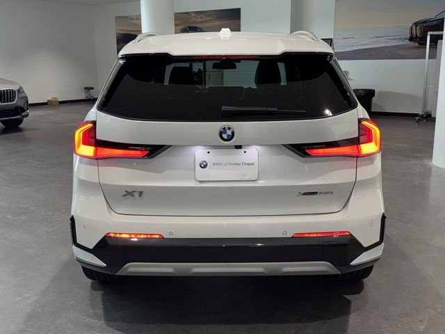 New 2026 Mineral White Metallic BMW xDrive28i image 6