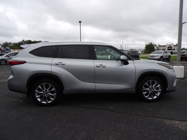 Used 2020 Celestial Silver Metallic Toyota Limited image 8