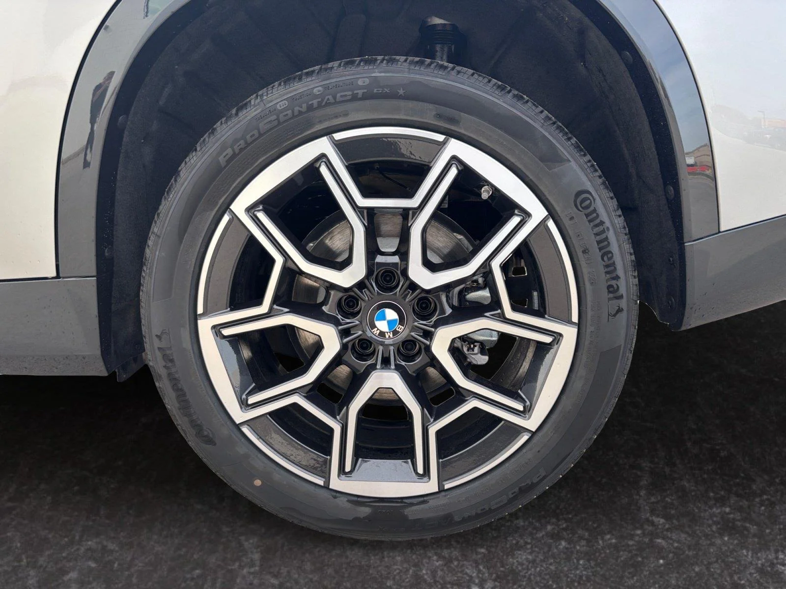 New 2027 Space Silver Metallic BMW xDrive28i image 27