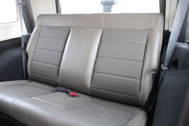 Used 2009 Green Jeep X image 17