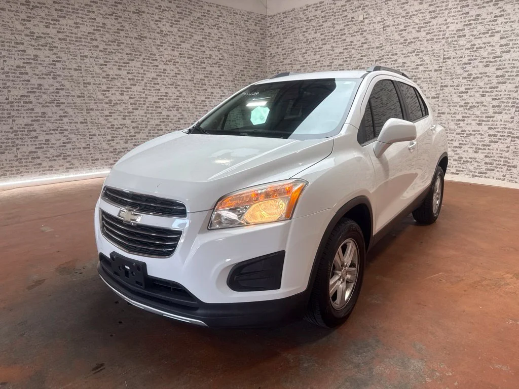 Used 2016 Summit White Chevrolet LT image 3