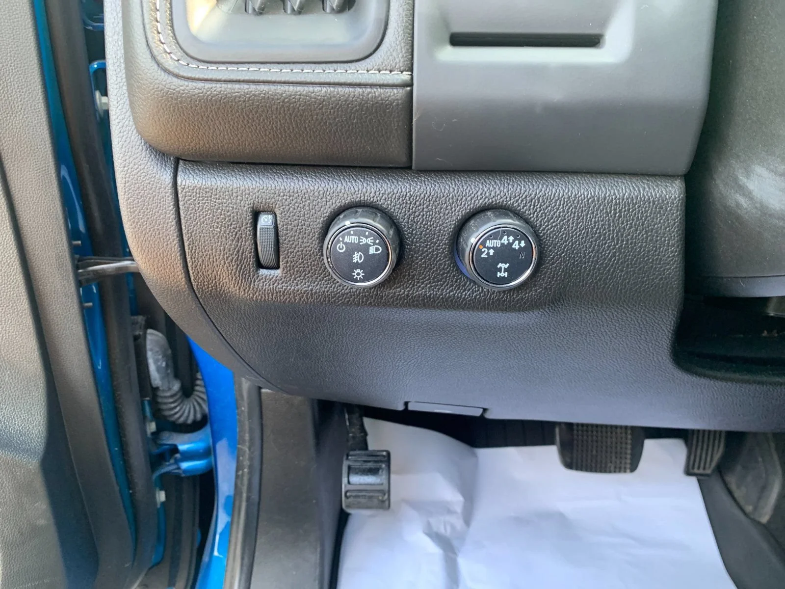 Used 2022 DYNAMIC BLUE METALLIC GMC 4WD Elevation image 30