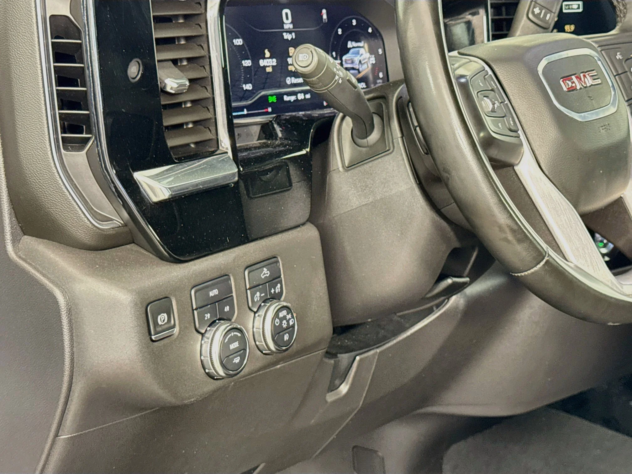 Used 2024 Summit White GMC Elevation image 12