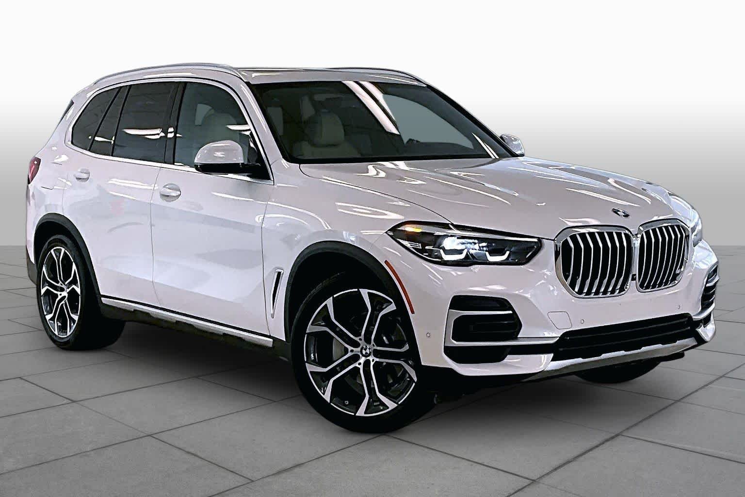 Used 2022 Mineral White Metallic BMW sDrive40i image 2