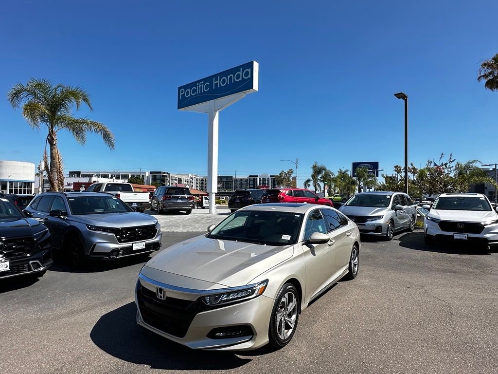 Used 2020 Gold Honda EX-L image 2