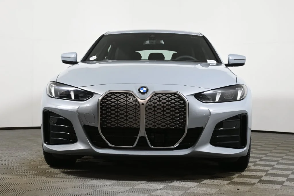 Used 2026 Gray BMW xDrive40 image 10