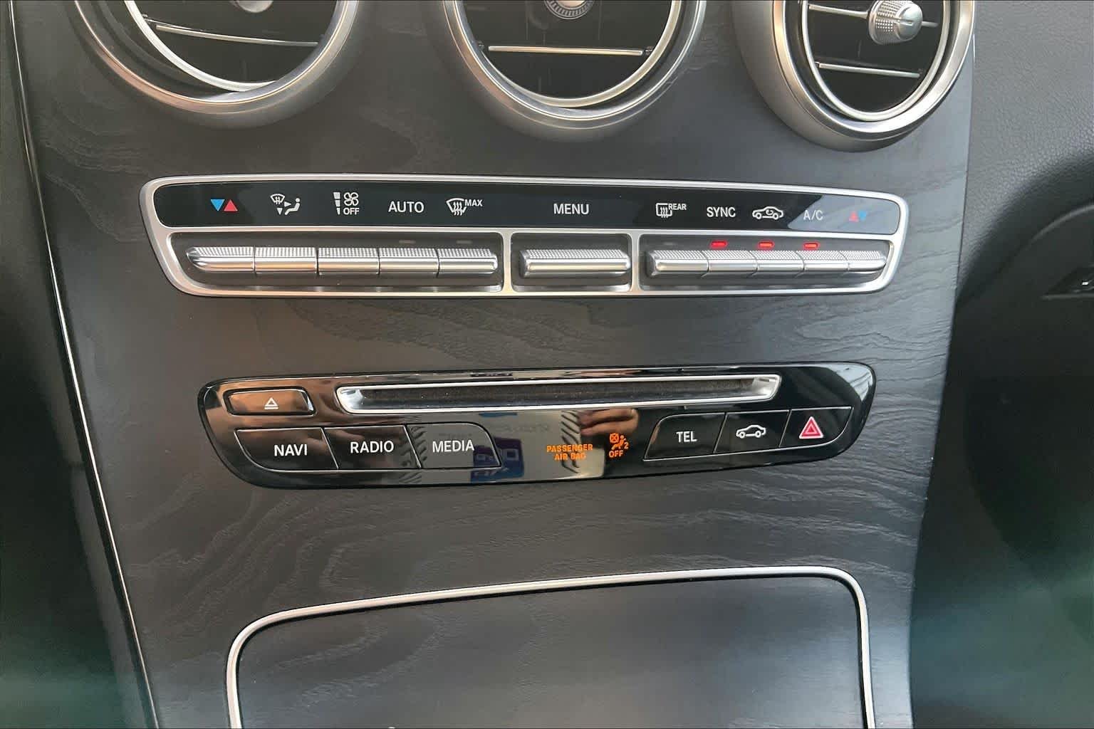 Used 2016  Mercedes-Benz GLC 300 image 30