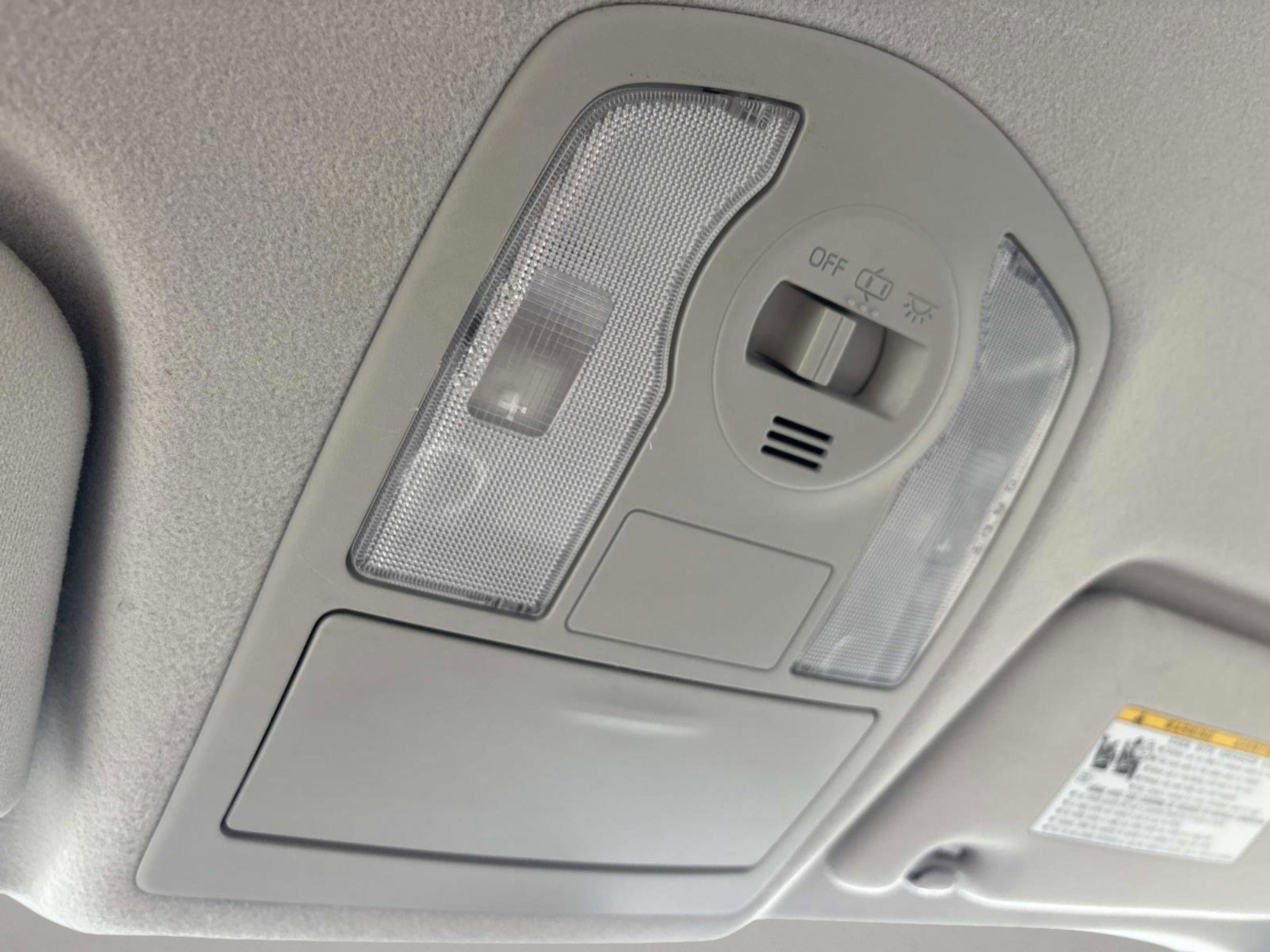2016 Toyota Prius v Five - Photo 34