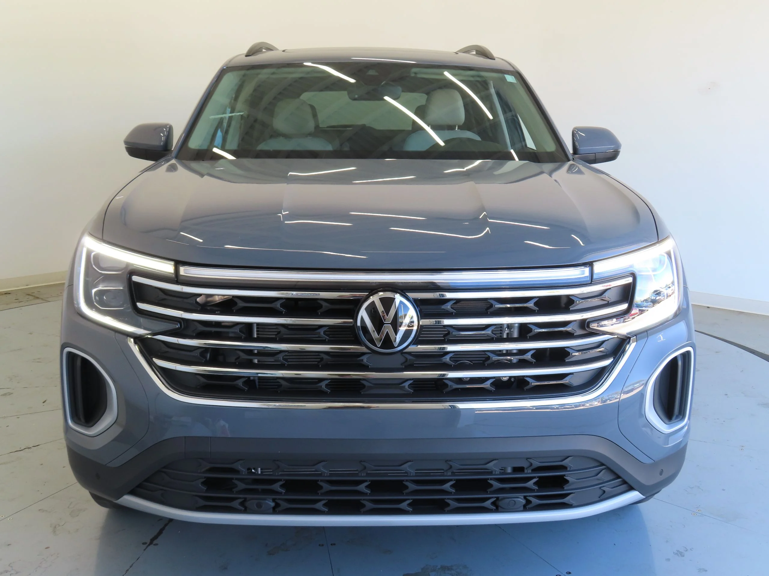 New 2026 Gray Volkswagen 2.0T SE w/Technology image 9
