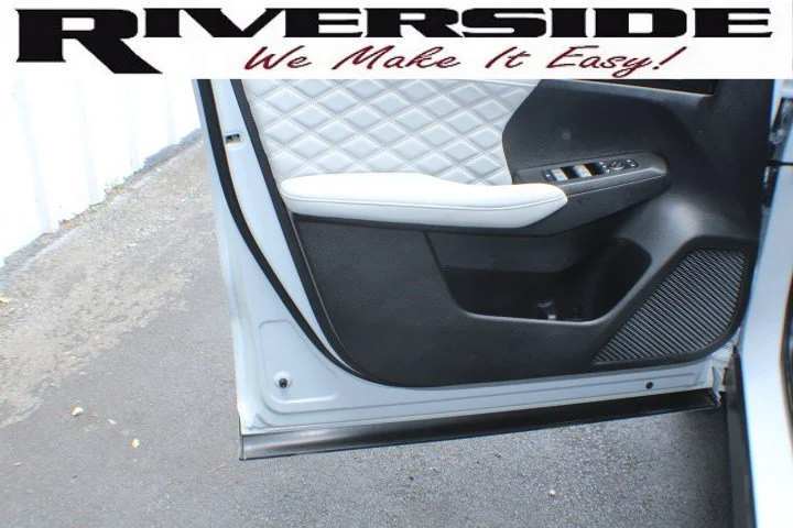 Used 2024 White Mitsubishi SEL image 6