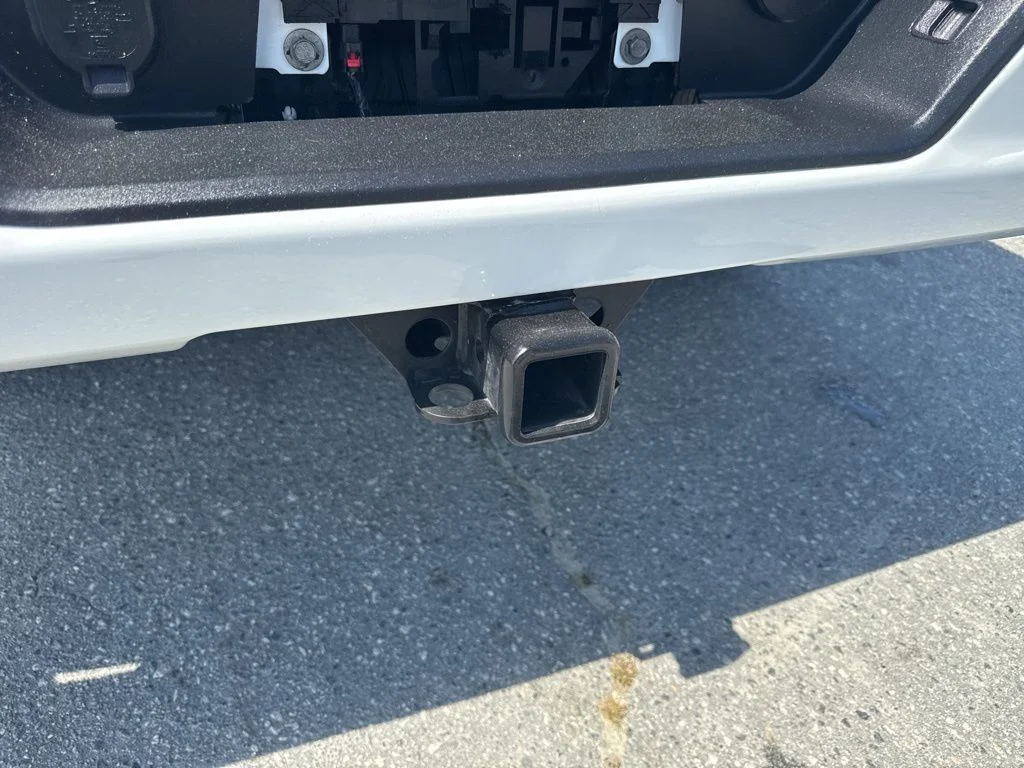 Used 2025 White GMC Elevation image 30