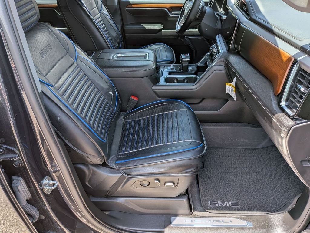 Used 2022 Silver GMC Denali image 31