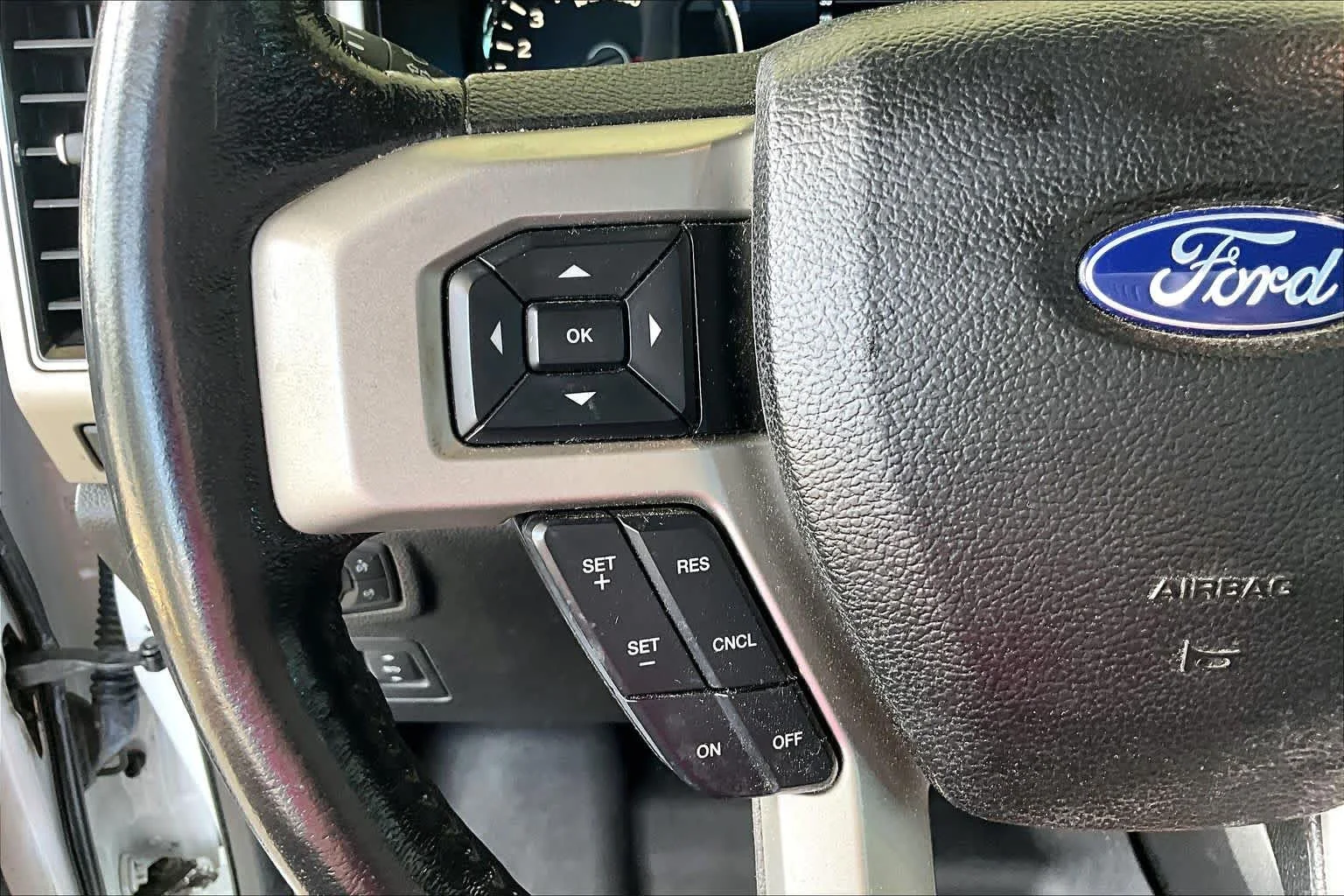 Used 2018 Oxford White Ford LARIAT image 23